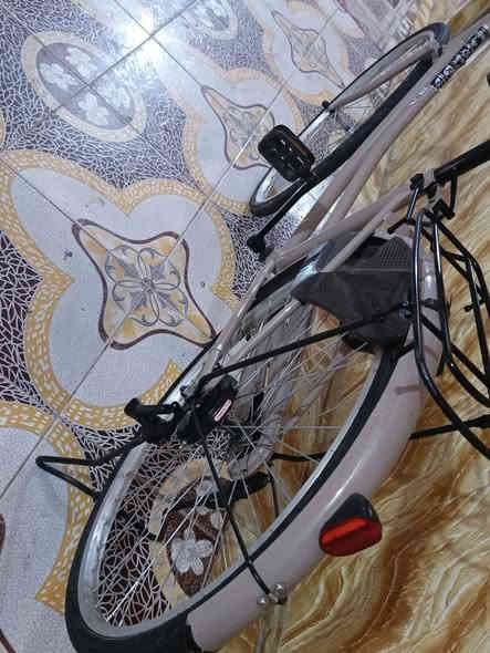 سلام عليكم  بايسكل البيع مدير 21 بايسكل  نضيف
 شوفت  عينك  مكان  البصره قضاء الدير سعر  خاص  
***********
