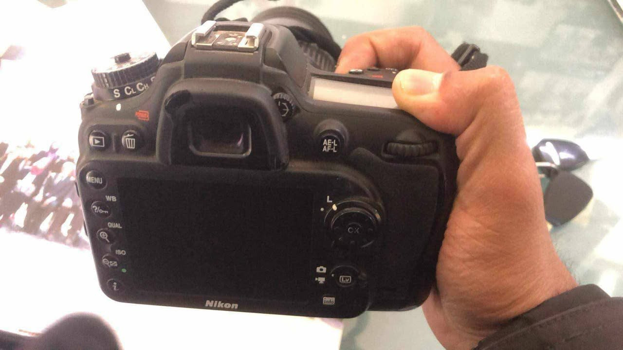 السلام عليكم
نيكون D7100 + عدسة 18.140 + هود 
و ملحقاتها 
رام حزام شاحنه بطارية 
للاستفسار الاتصال على الرقم 
***********
مكاني بغداد
