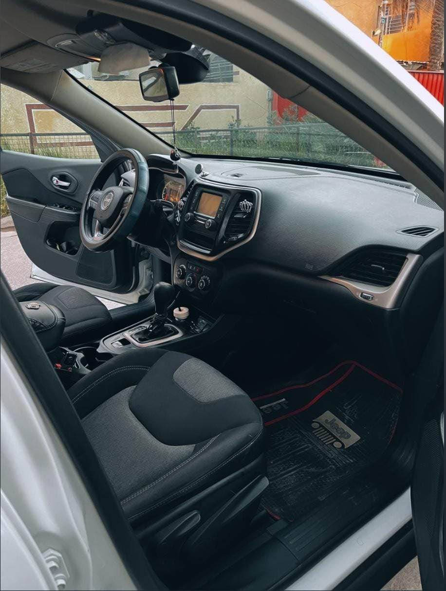 جيب شيروكي موديل 2016
  وجبة تشغيل 2017
كلين تايتل، ( ماطاگ ايرباگ ) ، 
محركها 2٫400 ، اربعه سلندر
فئة سبورت، گير اوتوماتيك،
كل انظمة الامان شغالة (فول ايرباگ)،
الشاشه والعدادات الحديثة مالتها بسنتها مال موديل شيروكي 16/17،
كاميرا خلفية رؤية حقيقي ،

ما مبدل بيها ولا قطعه ، لا داخلي ولا خارجي بس عن الحلال والحرام مبدل طابوگة ، والطابوگة مبدلها يم خبير بالجيب معروف وكلش قوي بالجيب اختصاص جيب ( العماري )الزعفرانية أربع شوارع *********** بغداد, العراق
