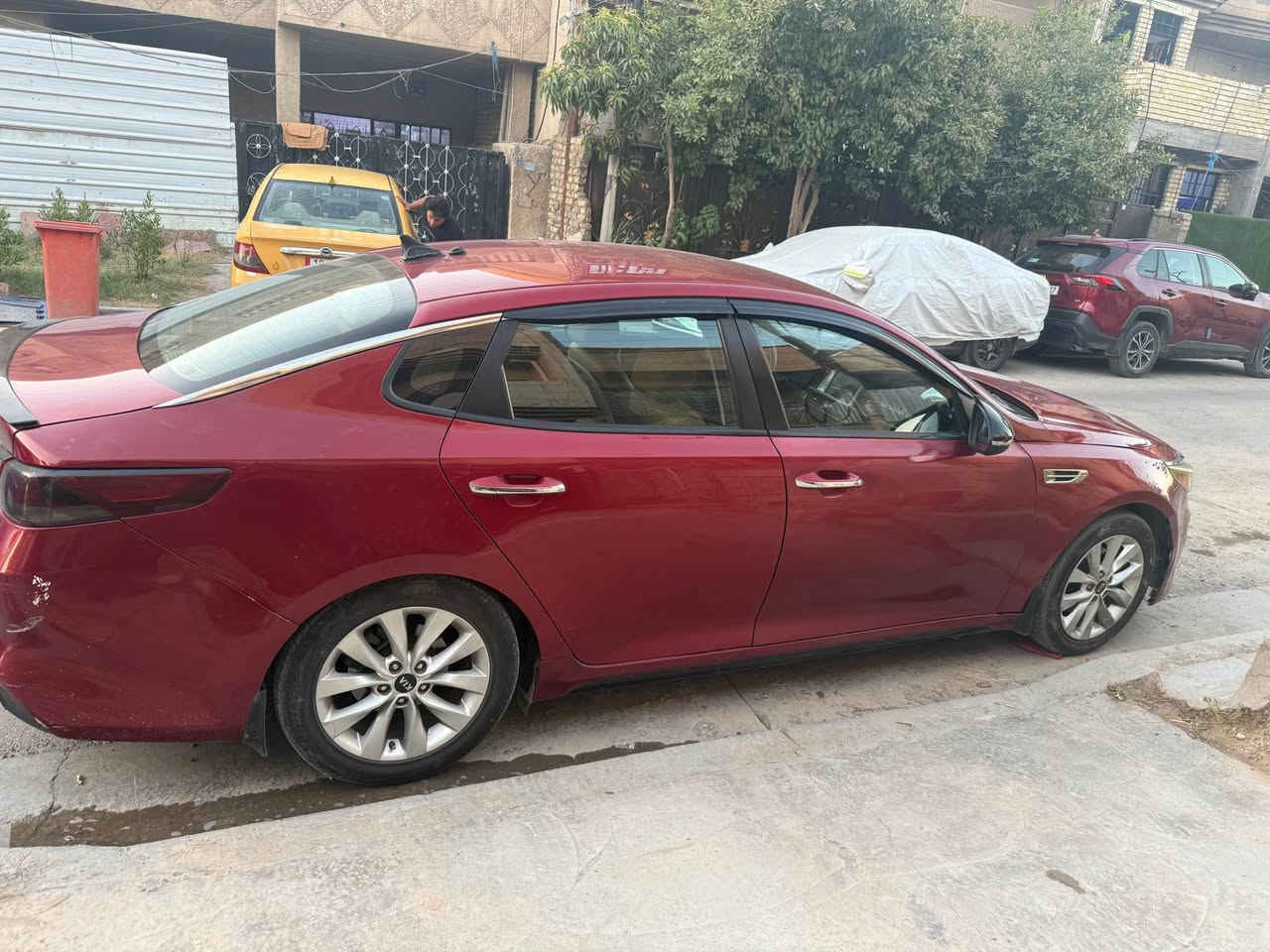 السيارة اوبتيما 2017 امريكي فئة EX 
مكينة 2400 حقن مباشر GDI
كير 6 نمر AT
لايتات فول انارة عالي ناصي + نهاري زينون 
ماشية 198 الف كيلو 
المكينة نظيفة ممتعوبة شلعة تبطنش ومعدل طيارة متنلزم بالدولي 
دهن اصلي
فيت بم وقاعدة اصلي شركة ام العقل 
تبريد ثلاجة وميفصل نهائيا
مواصفات بصمة + فتح صندوق ذكي عند الاقتراب + مري قلاب + مري شفط + تدفئة ستيرن + تدفئة كشنات 
3 وضعيات قيادة + مراية داخلية تعتيم اوتو
شاشة كار بلي و اندرويد اوتو  + نظام اندرويد سريع
كامرة FHD خلفي داورة ويه الستيرن مال شركة 
السيارة عليها منظومة غاز من شركة
Landi Renzo الايطالية
وكارت الضمان موجود
تشتغل نظام كل 4 رشات غاز رشة بانزين
اقتصادية جدا
تانكي الغاز تفويلة ب 10 الاف يمشي 520 كيلو او اكثر بالخارجي 
وبالداخلي 450 او اكثر حسب الكبس
البانزين المستخدم فقط عادي 
دوانز نهائيا ماكو ولا 1%مكان السياره بغداد الغزالية *********** بغداد, العراق
