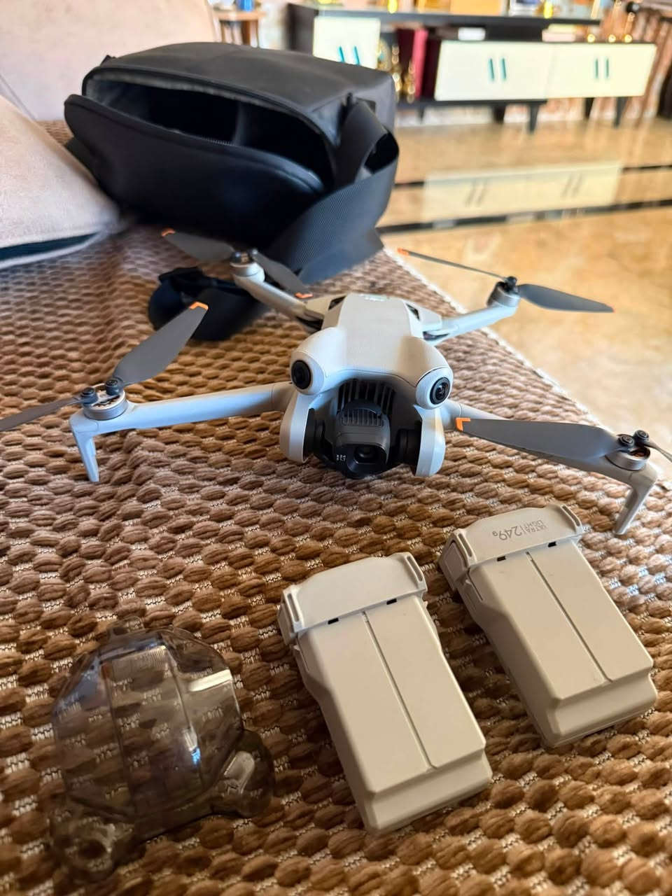 🚁 للبيع | DJI Mini 4 Pro 🚁
للبيع درون DJI Mini 4 Pro بحالة ممتازة جدًا جدًا، استعمال نظيف وخفيف، محافظ عليها بشكل كامل، وتعمل بكفاءة عالية دون أي مشاكل.

✅ حالة شبه جديدة
✅ تصوير احترافي بدقة 4K
✅ مناسبة للتصوير الجوي وصناعة المحتوى
✅ جاهزة للاستخدام مباشرة

📞 للاستفسار والتواصل:
                            ***********
تنويه 🔔مستعمله فقط شهرين
تم صوير بها فقط مزارع وحسينيات
السعر 1500الف قفل👍🏻👍🏻
