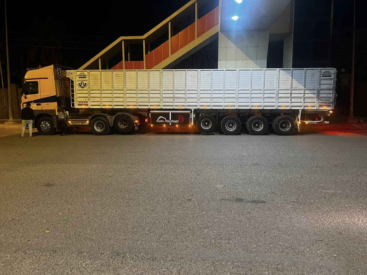 السلام عليكم اكتروس 2008 حجم 2544 سنكل خلفي مزوج بلادي فول عدا الكامرا والحساس عربانه حدادة الجرف خالد الجنابي موديل23 شاصي 16 دناكير14 جتف 7طول 13،60 ارتفاع190 مربوطه وجاهزا تخم تاير راس وعربانه 
ديالى خان بني سعد ***********
