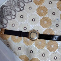 ساعه للبيع مطليه ذهب صورة الزعيم عبد الكريم قاسم  للاتصال ٠٧٧٣٠٠٣١٦١٧