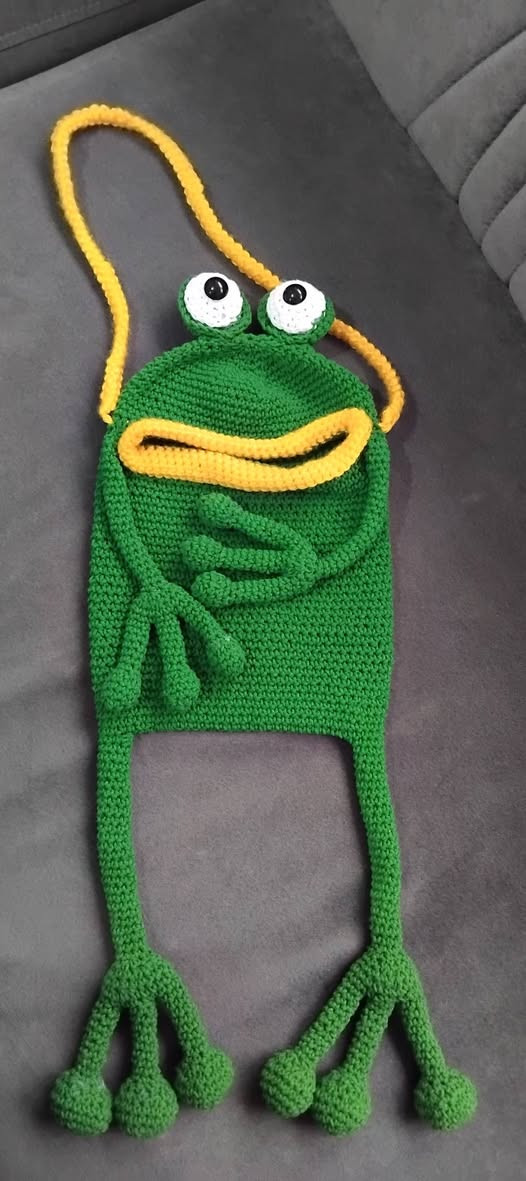 شنطة "الضفدع الضاحك" بالكروشيه، قطعة فنية كلها تفاصيل وحب. مريحة، خفيفة، وأكيد رح تلفت كل الأنظار لانها تصميم فريد مو موجود بالأسواق
​مين حابب يلبس طفله قطعة مميزة ومصنوعة يدوياً بكل إتقان
(متاح الطلب الآن، للستفسار تواصلوا معي عالخاص 💌)
​#كروشيه #شغل_يدوي #أزياء_أطفال #شنط_كروشيه #handmade #crochet_love


**إذا كنت صاحب هذا الإعلان وتريد حذفه لأي سبب، رجاءا أرسل رسالة إلى الدعم الفني**