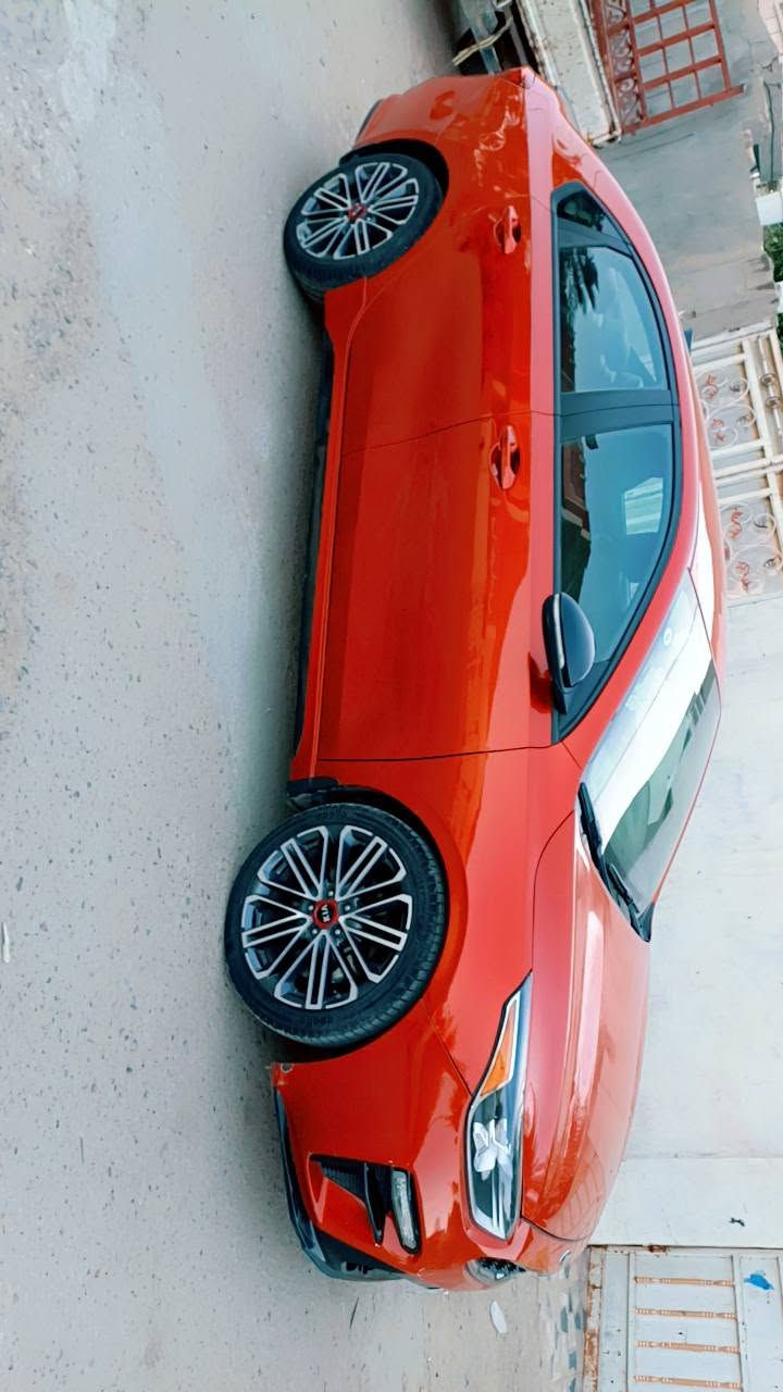 السلام عليكم 
كيا فورتي 20 السياره Gt  فول ماعد الفتحه السيياره تيربو مكينه 1600 دبل كزوز كير ,at ثلاث انظمه دبل شفتتات السيار كير مكبنه خير من الله حادث بيها حافة البنيد مع الجاملغ الامامي جهة السائق بدون دواخل بدون شواصي حادث سطحي السعر 125 وبيها مجال 
***********
