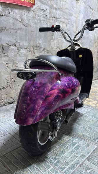 السلام عليكم دراجه شحن جديده بيها سماعه بلوتوث بلاديه حساس بريك لد امامي دسكات خلفي امامي هورن السعر ١٥٠ مكاني بغداد الكرخ رقمي ***********
