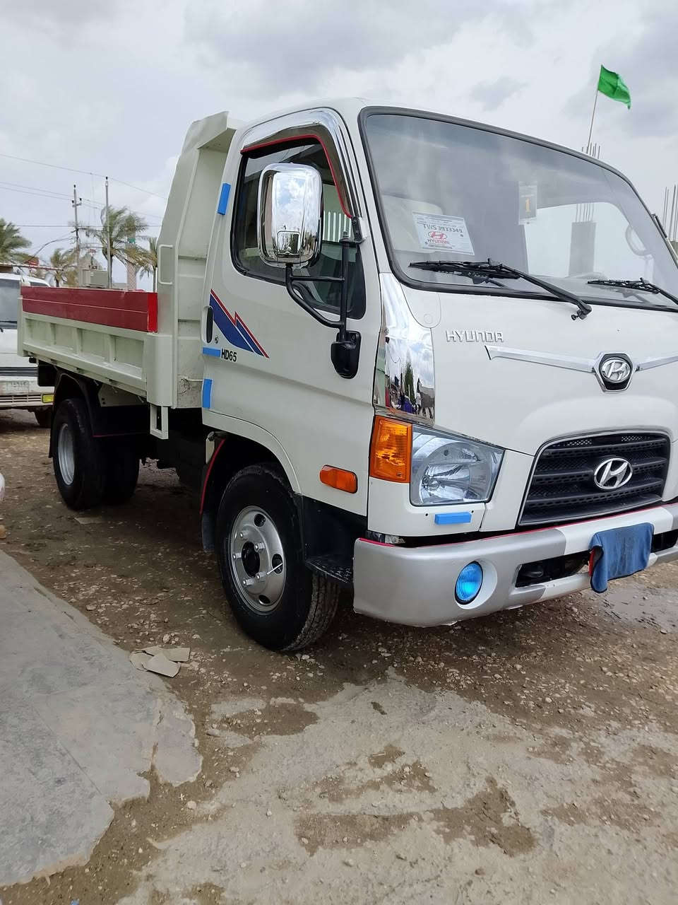 سلام عليكم هونداي قلاب للبيع 2015سياره كفاله عامه بس البادي مصبوغ محرك 4000 ام الهاف  ***********
