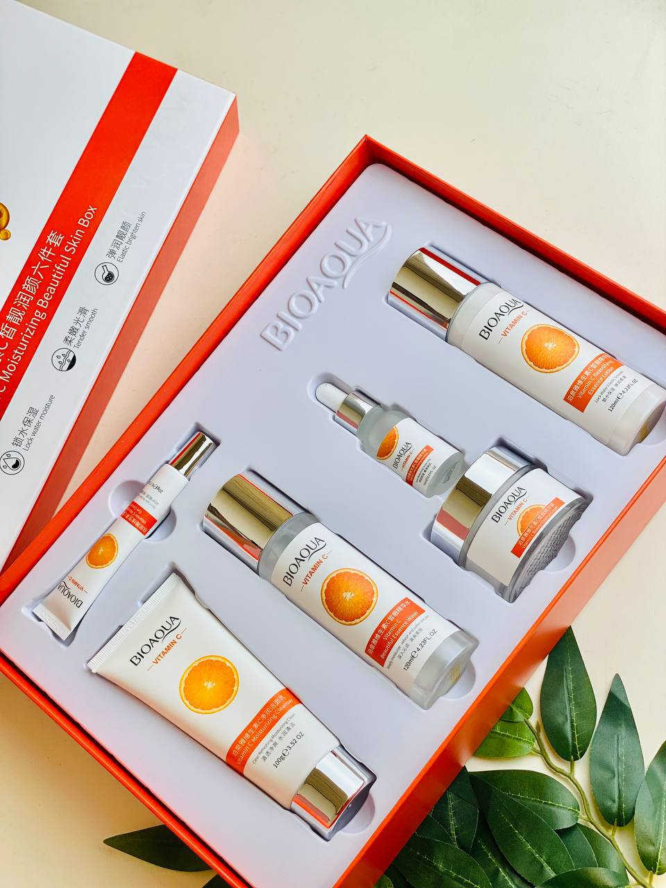 🍊بكج فيتامين C الكوري 
يرطيب البشرة وتغذيتها بقوة وعمق واعادة اشراقتها الرائعة تفتيح ملحوظ للبشرة تخليص البشرة من الزيوت الزائدة والقضاء على جفافها وحفظ الرطوبة لفترة طويلة lock water منتجات خفيفة على البشرة وغنية بمستخلص فيتامين سي الطبيعي يزيل الهالات السوداء حول العين نعومة رائعة واشراقة لا مثيل لها يعيد مرونة البشرة ويجعلها صحية اكثر #الاصلي


**إذا كنت صاحب هذا الإعلان وتريد حذفه لأي سبب، رجاءا أرسل رسالة إلى الدعم الفني**