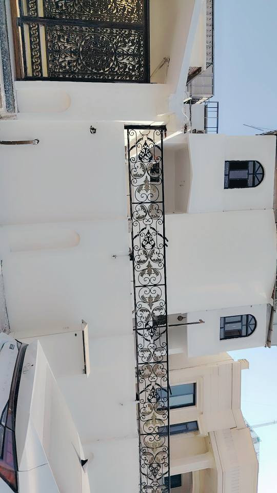 عقار لأيجار
موقع مميز في مناوي باشا
يحتوي علئ ٣ طوابق
و يضم ١٦ غرفة منام وصحيات خارجيه وداخليه وعلئ صالتين كبيرتين وعلئ كراج يحمل ٦ سيارات

يصلح ..مكتبي_شركات_مؤسسات_ اونقليات
 لأستفسار 
لأتصال علئ لأرقام التاليه
*********** البصرة, العراق
