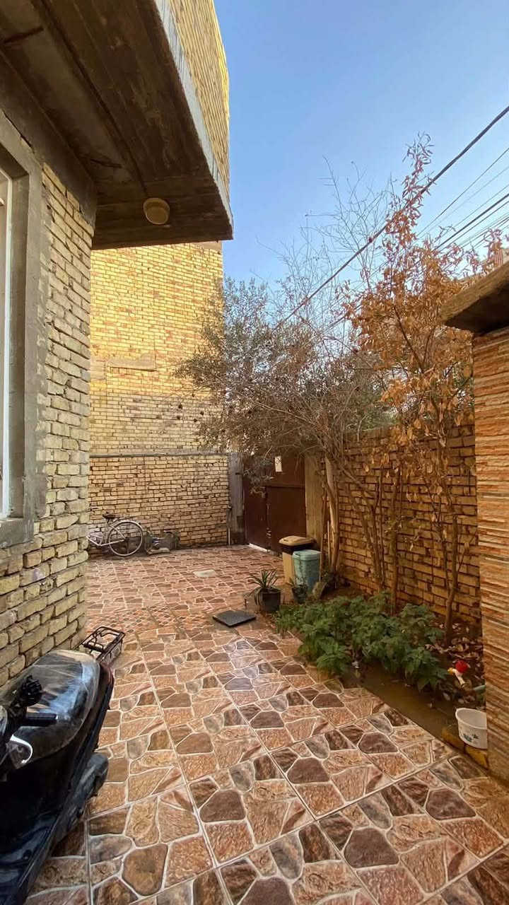 🏡 دار  للبيع –  طابو صرف

📐 المساحة: 200 متر مربع

📍 الموقع:أم الخيل الثالثة – شارع 20بالقرب من مدرسة قطر الندى الابتدائية  الفرع المقابل روضة الياسمين

🔹 مواصفات المنزل:• منزل بطابق واحد• غرفتا نوم• صالة• غرفة استقبال• مطبخ• مجمع صحي• كراج للسيارة• سطح

📞 للاستفسار والمراجعة:مكتب المحيط لبيع وشراء العقارات – الديوانية

📍 الشارع الحولي – خلف جامعة القادسية – بالقرب من غسل غريب الطوس

☎️ أرقام الاتصال:**********************

📲 الواتساب
