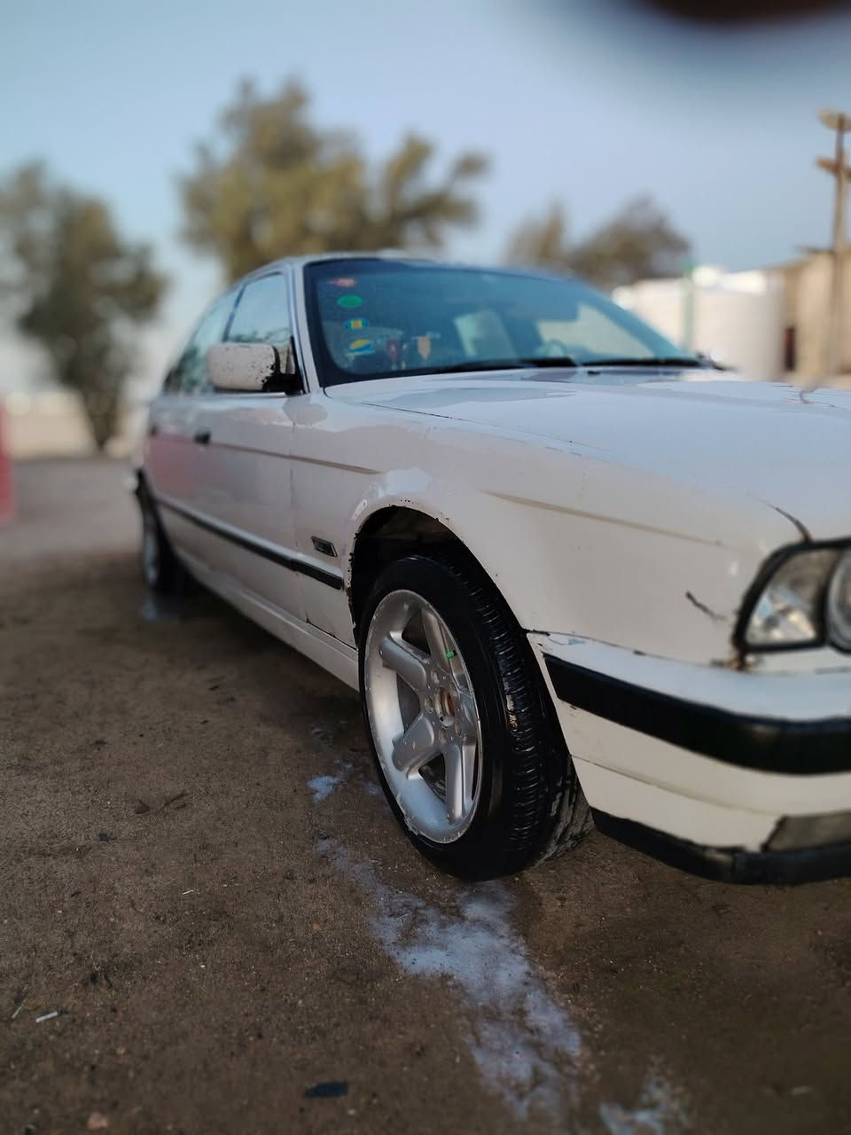 525 اصل وفصل
معجون بلجاملق الوره خفيف
ومرشوشة جمالية كير عادي ومكينة 25 مفتوح. سلايت طكتين شغال  تبريد شغال دواخل حلوه سياره مرتبه حداد 80%  ويل شنايزر الاصلي راعيها بلبصره سنوية ل29 كهربائيات كلها شغالة السياره  فول موصفات جاهزه من كلشي. 
السعر 45. مكاني الزبير*********** /***********
