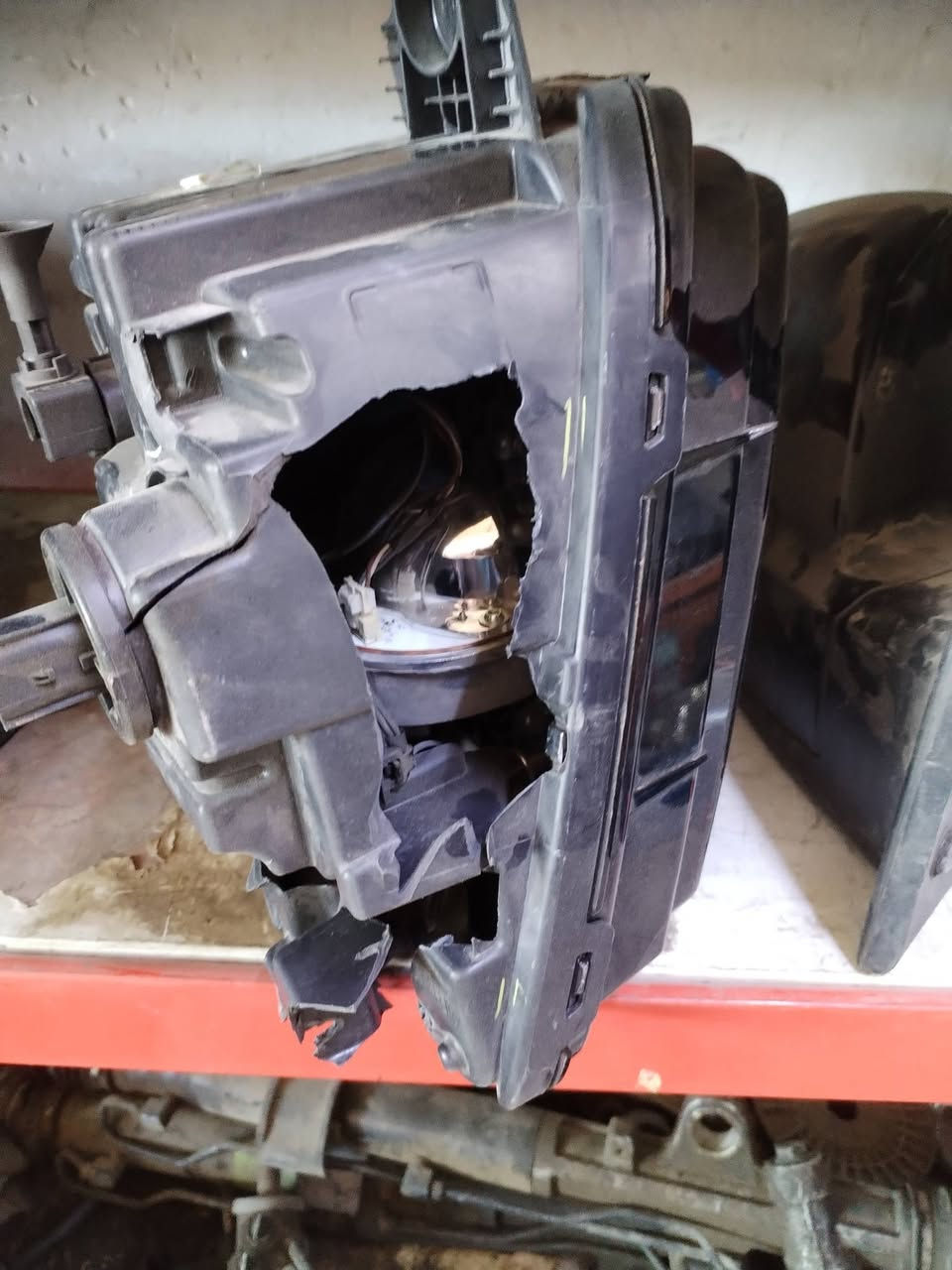 لايت بلايز 24 اصلي مكسور الكفر الأسود فقط
 للبيع بسعر مناسب  من يرغب بيه يتصل الرقم ***********
