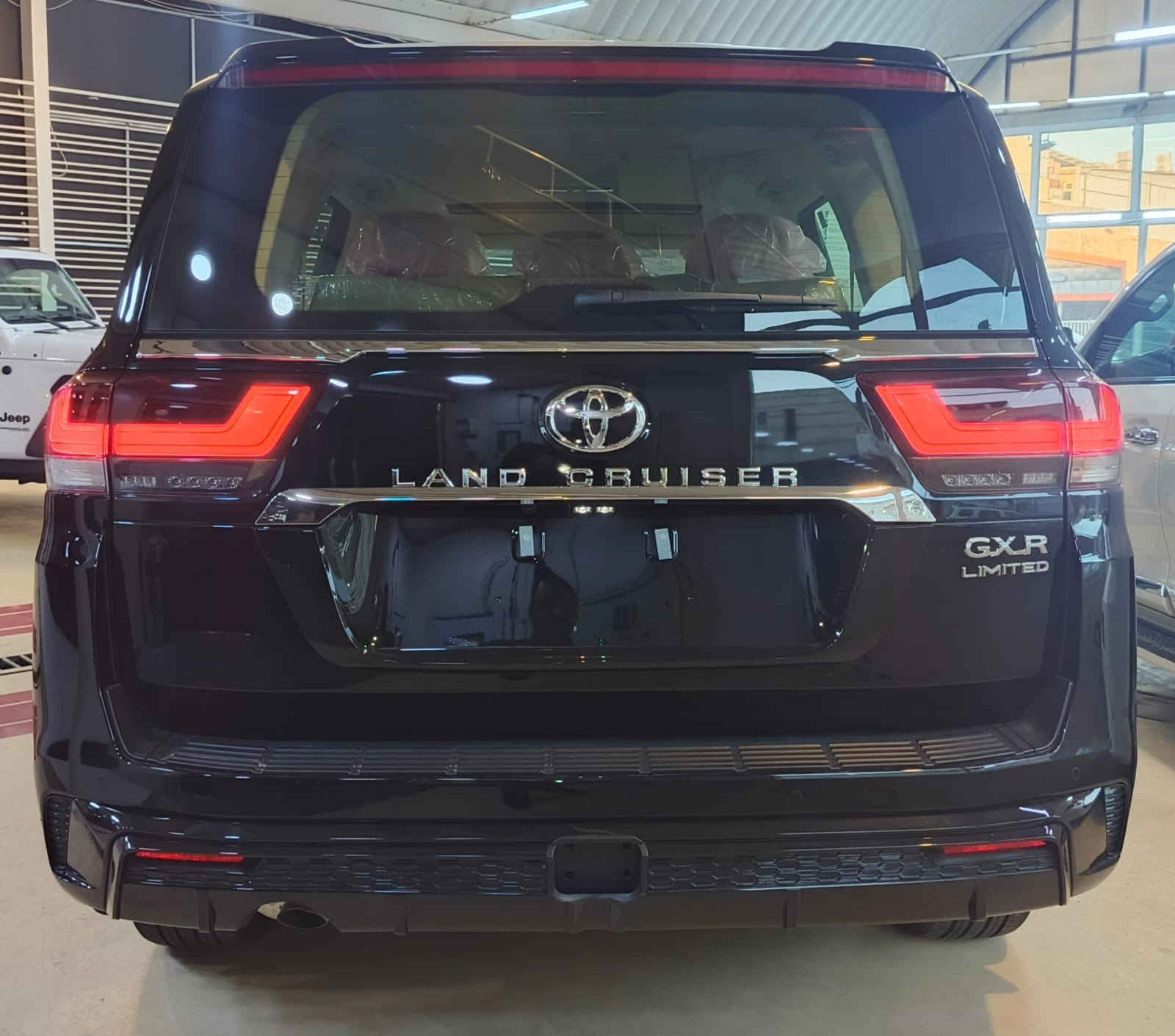 السلام عليكم
( عرض خاص على الاندكروز GXR لمتدد  ) 
تتوفر سيارات لاندكروز GXR لمتدد خليجي زيرو فل مواصفات 2024 رقم بغداد للبيع فقط تحويل مباشر باسم المشتري
انتبه
السيارة خليجي زيرو غير مستعملة 0كم 
السعر
105،500،000 مليون مع الرقم بغداد
او
74,000 $ ٧٤٠ ورقة مع الرقم بغداد ثاني يوم تحويل ارخص سعر وبالخير على المشتري

فتحة سقف سلايد بصمة تشغيل عن بعد شاشة كبيرة لمس نفكيشن كاميرا خلفية دوارة من اصل ٤ كاميرات تحكمات فل بالستيرن وكروز سرعة بلوتوث وحاكية ٨ ايرباك شاحن موبايل واير ليس دشبول ديجيتال ثلاجة وسطية داخل صاج هاند بريك بصمة مانع انزلاق وانحدار اوتو هولد كشنات جلد اصلي وتبريد كشنات ٢ كرسي كهرباء تبريد شاشة لمس ثلاث قطع ٧ راكب برده خلفية للحقائب فتح وغلق الصندوق كهرباء وذكي اشارة بالمري وغلق كهرباء وترحيب شاشات بالكشنات الخلفيه اصليه انارة ليزيريه بالابواب انارة اوتو وزنون ولد نهاري زنون بالشباك الامامي بك لايت لد وزراك لايت حساس امامي وخلفي اصلي وحساس اطارات وحساس مطر سستم صوت
ABS  AUX  USB  GPS
2 بصمة تشغيل عن بعد ٥ ويل كب حجم 20 استيل محرك 6 سلندر حجم 4000 كير اوتوماتيك والشراي يتصل على رقمي مع تحياتي السعر ثابت 

***********

بغداد الوزيرية معرض الزبون مجاور المجمع العلمي العراقي قرب تقاطع جامع النداء
