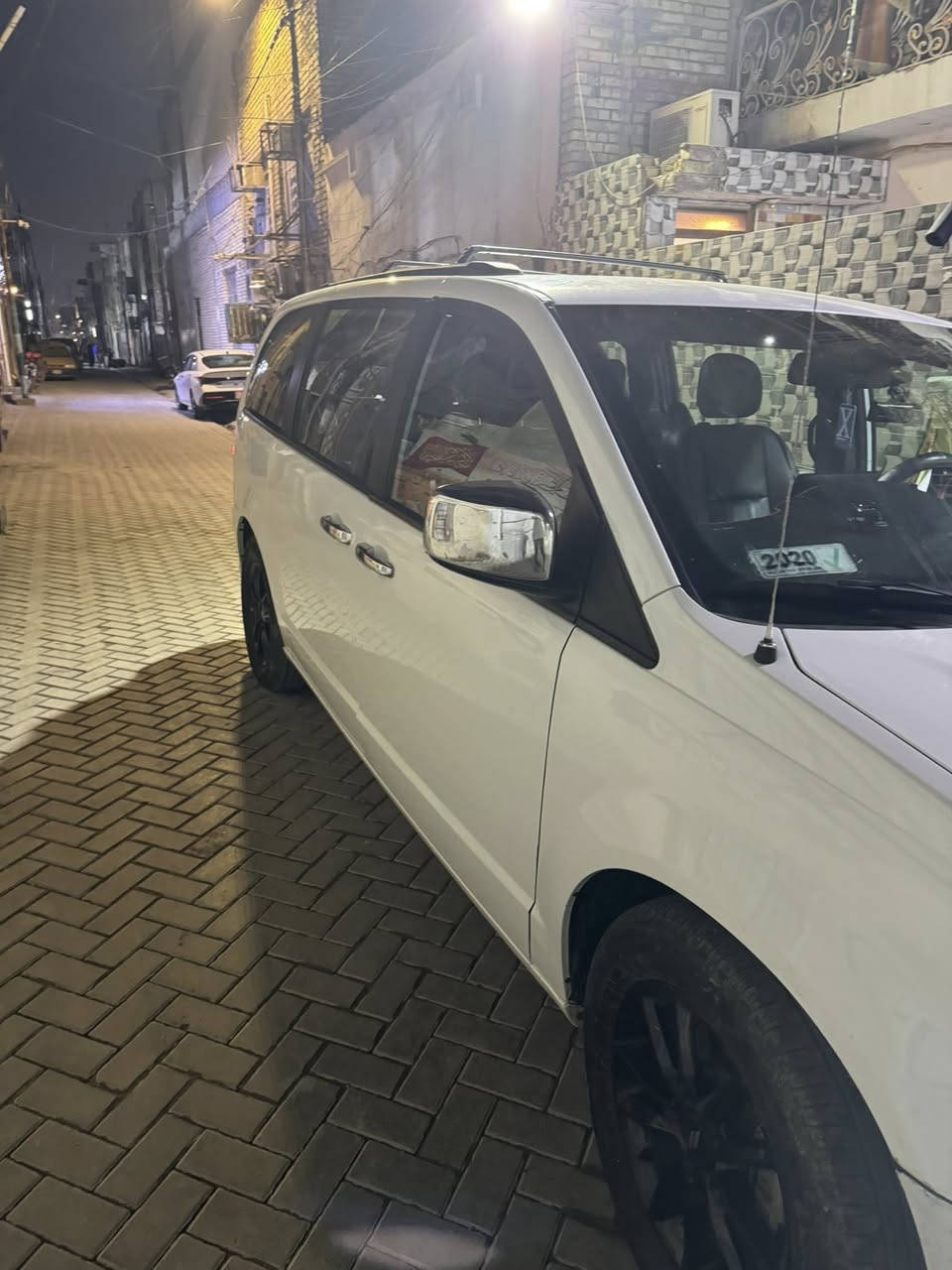 السلام عليكم دوج كرفان موديل 2020 GT وارد امريكي رقم بغداد ، الضرر مالها چاملغ السايق مبدل وتصليح بالبنيد (كشنات جلد) بيبان كهرباء شفط و شاشه عطلات و حدادية الصدر جديده وتخم تاير جواها و بدون ايرباك
#للبيع السعر 190 ورقه 
رقم الهاتف 
***********
