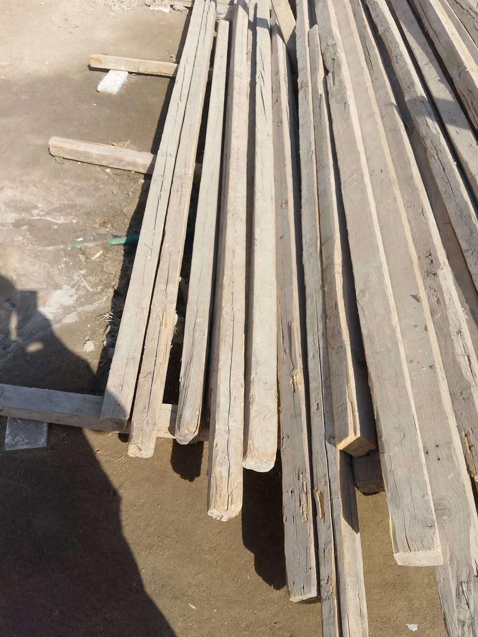 خشب سير ومقاصير بلاويد عرض 60 طول ستندر عواجه ومكص كهرباء مكاني بابل ***********
