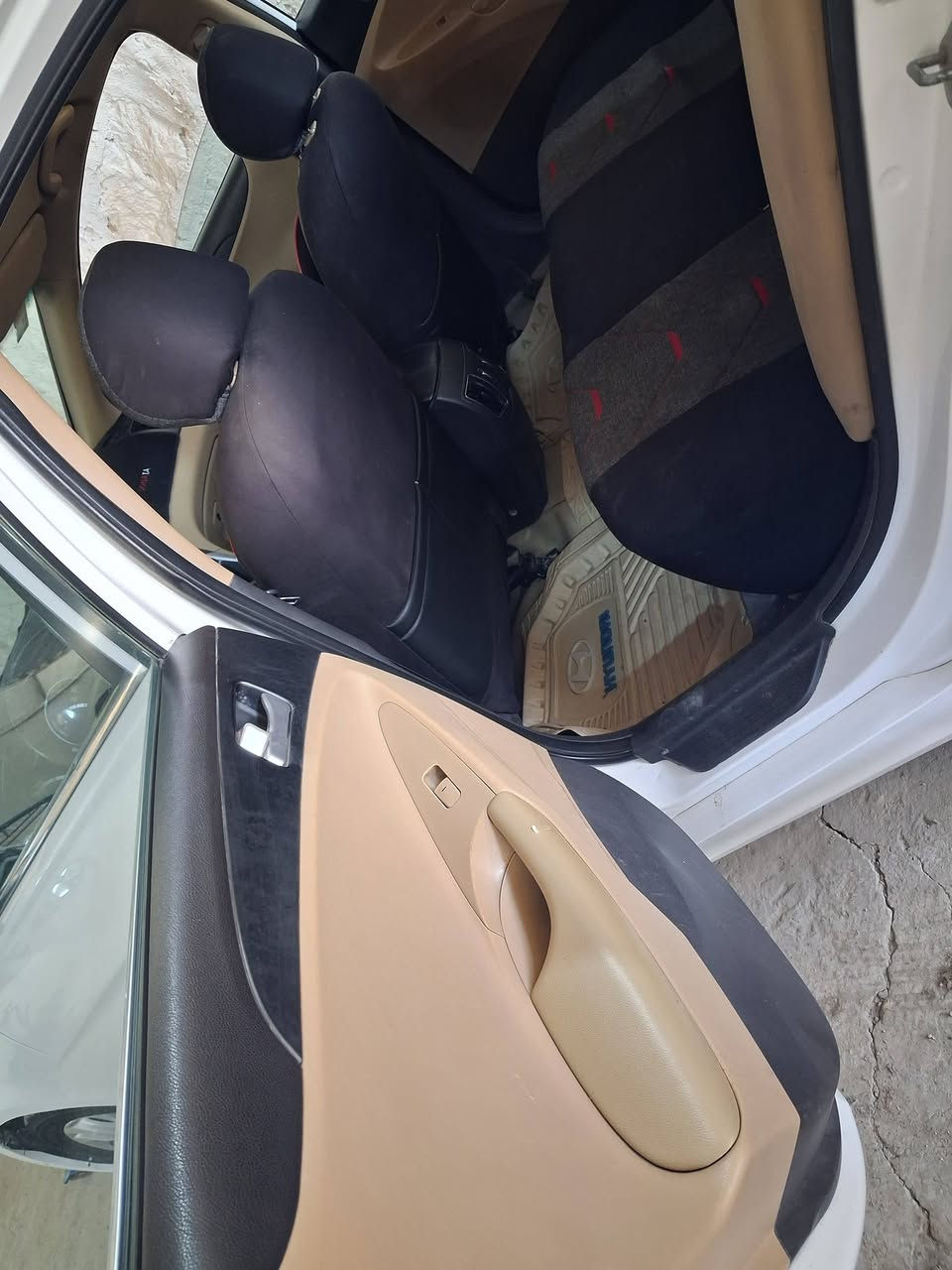 سلام عليكم سوناتا خليجي مديل ١٣ رقم بغداد انكليزي بسمي سنويه مجدده هزه جديده 
مكينه كير حداديه تخم تاير باتري كهربائيات تبريد كله جديد السياره جاهزه بيه ٢ ونص صبغ والباقي كفاله 
السعر ١٠٩ وبيه مجال بسيط
مكاني بابل الهاشمية 
***********

