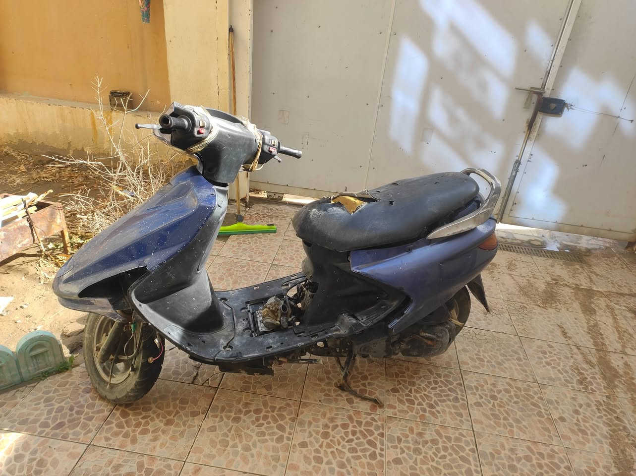 دراجه فراشه للبيع ابيع چوم حديد
السعر ١٠٠ وتعال شوف بعينك 
مكان الديوانية شارع الوكفه القديمه 

للتواصل الاتصال على الرقم ***********
