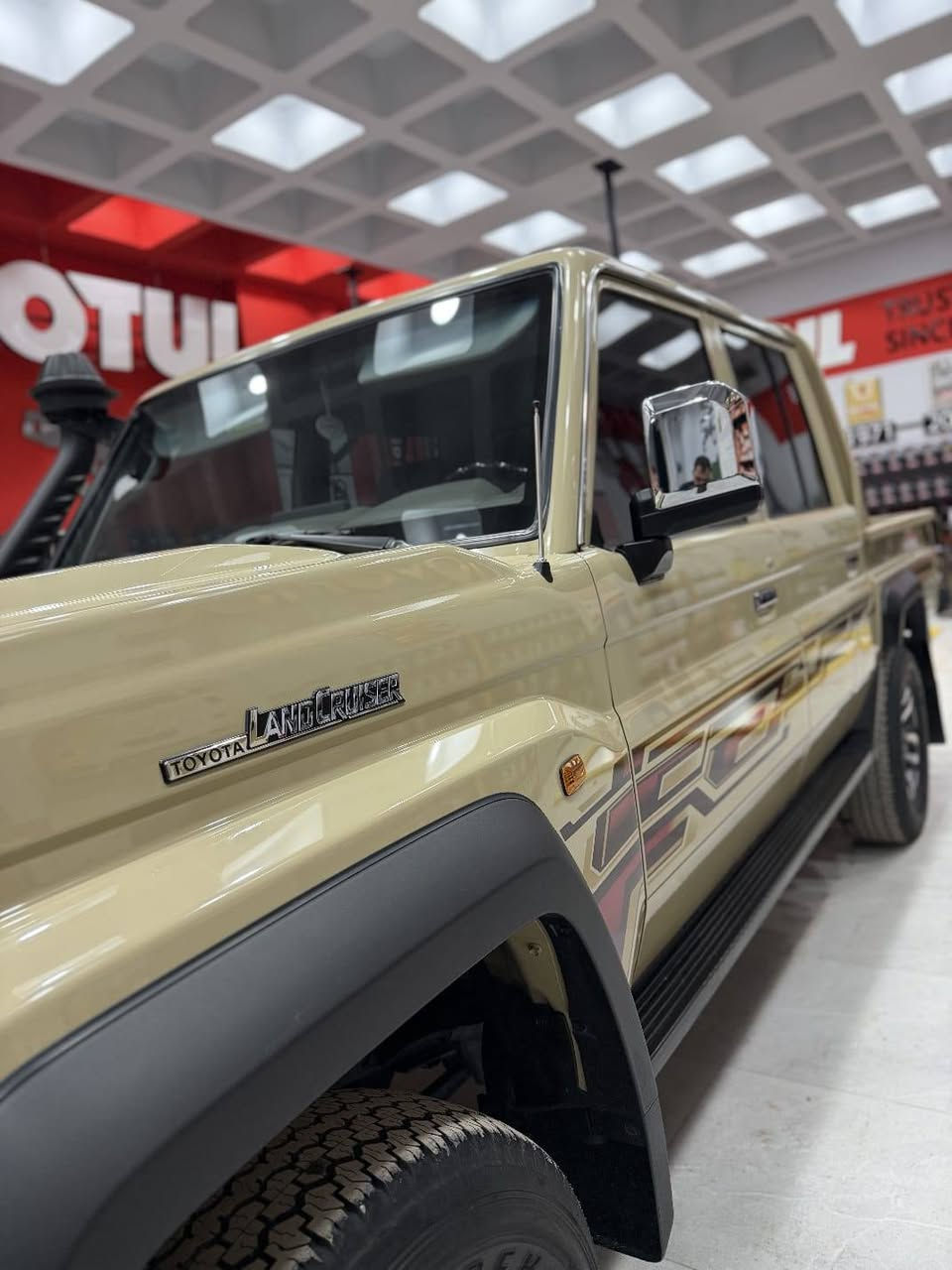 تويوتا لاندكروزر 2024 شهر 9
فل مواصفات
أوتوماتيك ثلاجة فل فل بريمي درجة أولى
فقط 8 آلاف ماشية
رقم سليمانية باسمنا
سنوية جديدة لحد 2030
ما بيها أي مصروف

🟦 السعر  _ الطلب في التعليقات سيأتي إليك مباشرة 
                  فقط على الصفحة مو على كروب

الگير والمكينة بشرط
ما بيها أي مشكلة

رقم المالك
***********
