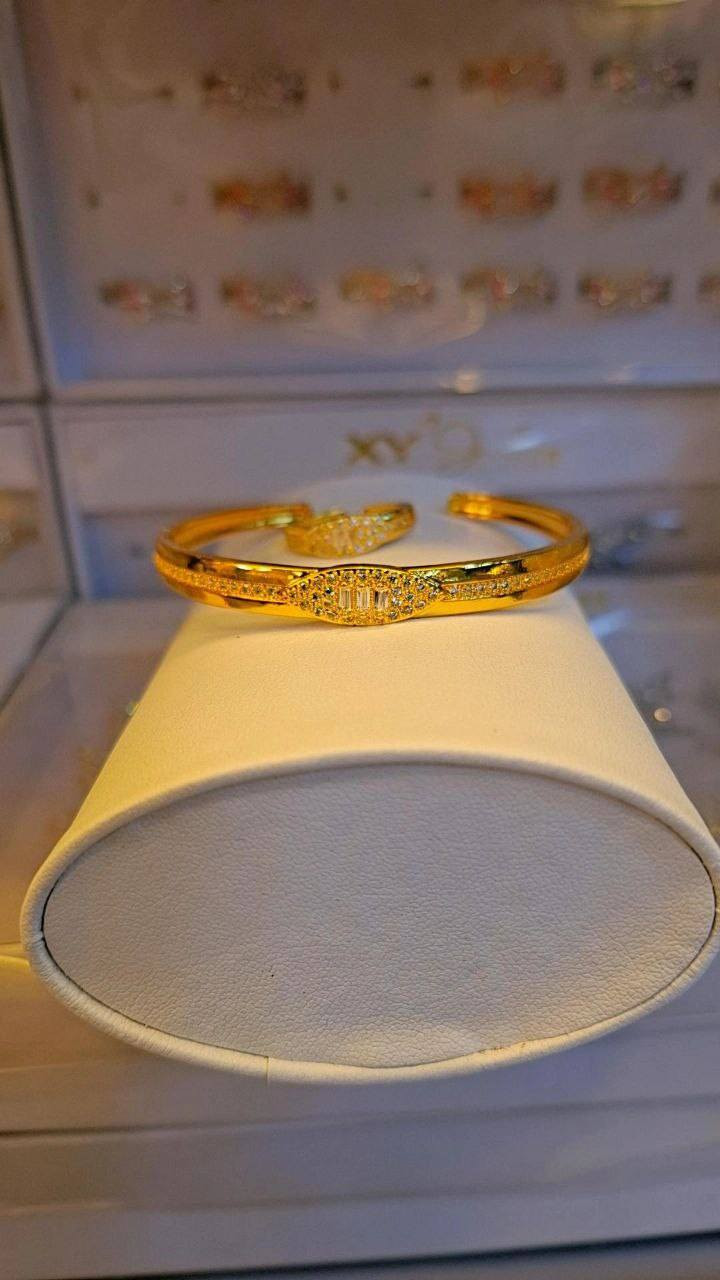 ذهب برازيلي اساور وحلقه سعر ١٠ طلاء ثابت 
يوجد الدينا توصيل الحجز ***********

