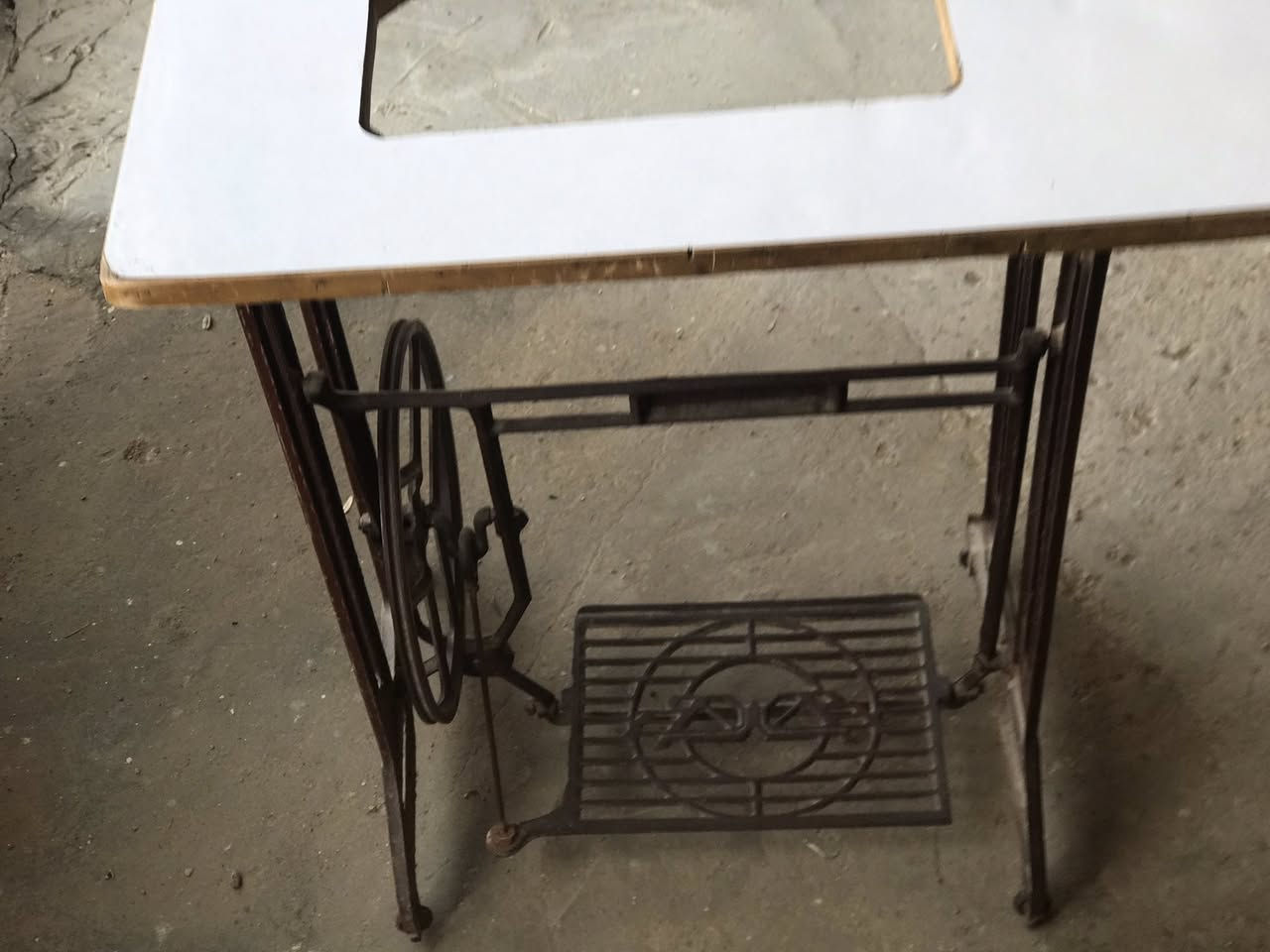 مكينه خياطه فراشه شغاله الاصليه نظيفه جدا السعر 75 الف قفل *********** كربلاء طوريج
