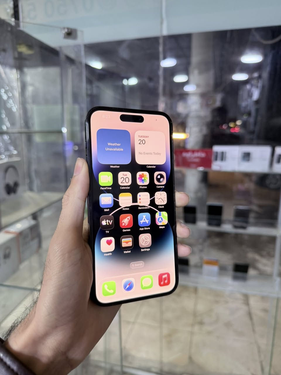 ئایفۆن 14 پڕۆ ماکس 128 گێگا یەک سیم
مۆبایلەکە زۆر خاوێنە هەموو شتێکی بیلادە پاتری لە شەریکەی ئەپڵ گۆڕاوە و مەسجی ئەپڵە ڕێژەی پاتری 87 فەیس ئایدی ئیش ناکا باقی هەموو شتێکی بەزەمان
نرخی ٤٦٠ دۆلارە ناونیشان هەولێر قەڵاتی نوێ 
مۆبایلی هاوکار ژمارە :- *********** 📲
