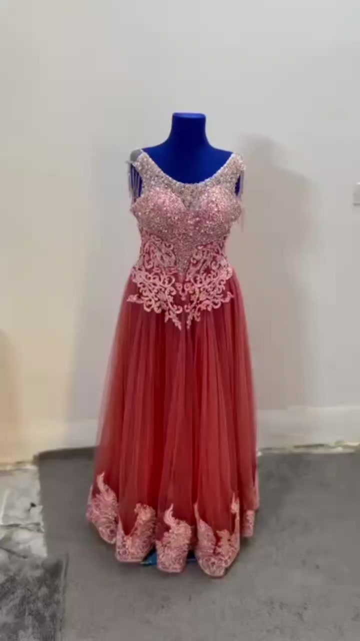 هذا الفستان يلبس اوزان 40 لحد اوزان نهايه 50  
ملبوس مره وحده 
مابي اي عيوب يجننن بلبس 
 سعر  50 الف


**إذا كنت صاحب هذا الإعلان وتريد حذفه لأي سبب، رجاءا أرسل رسالة إلى الدعم الفني**