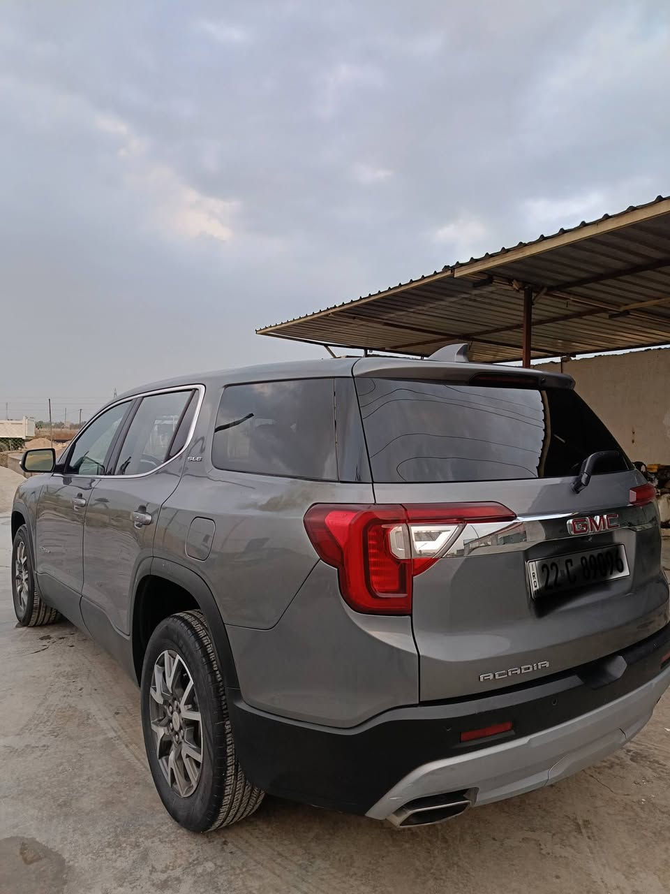 سلام عليكم 
جمس اكاديا 
موديل 21 سياره جديد وضرر خلفي 
سعر 218 ماكو هيج سعر
*********** وتساب موجود
