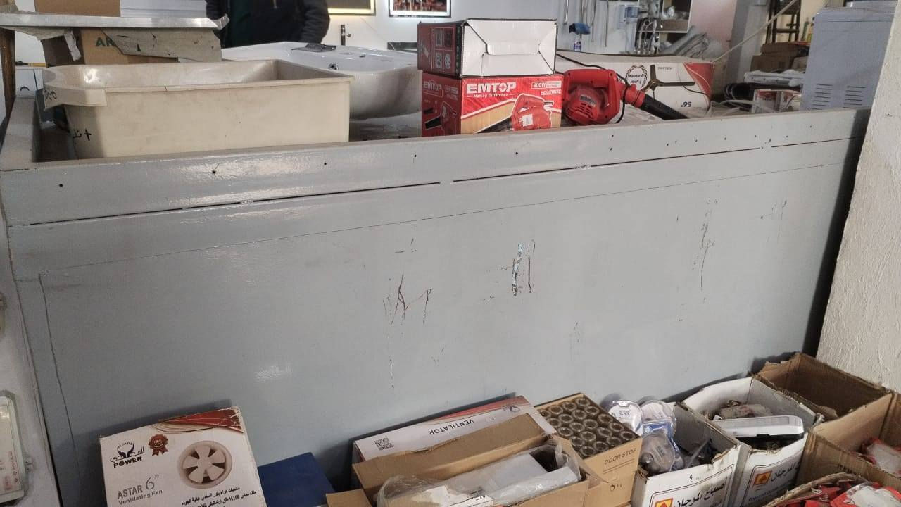 سلام عليكم ميز حديد ثقيل جدآ
القياس
العرض ١٠٠ سم
الطول ٢٢٥ سم
ازتفاع ٩٠ سم
حديد ثقيل جدا اتصل ع الرقم 
*********** او ***********
