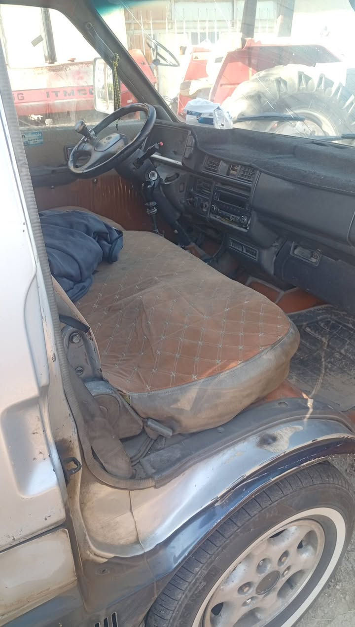 السلام عليكم ورحمه الله وبركاته كيا بستا للبيع موديل ١٩٩٤ سياره كير اكسن محرك خير من الله سياره بلاديه شوفت عينك شواصي اربعه نضاف غرفتها نضيفه سنويه نافذه بل ٢٥ مداور ثاني يوم وباقي التفاصيل خاص هذا رقم ***********
