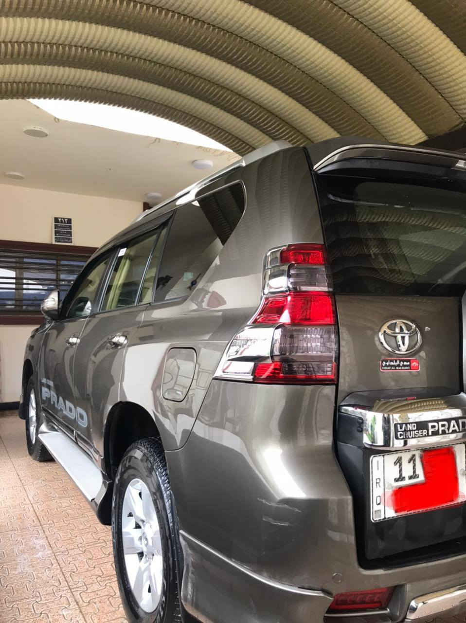 السلام عليكم بـرادو 2014 TX.L فـول مواصفات 
لـون مميز جكليتي 
6 سلندر
فتحة 
طفاية 
رقـم بغداد بأسمي 
كشنات كهرباء عدد 2
ثلاجة 
3 قطع تبريد 
السيارة كفالة عامه حتى الدعاميات عدا بارد أربع اصابع في الجاملغ الامامي الأيسر
المكان بغداد / الكرخ 
تواصل خاص او رقم ***********
