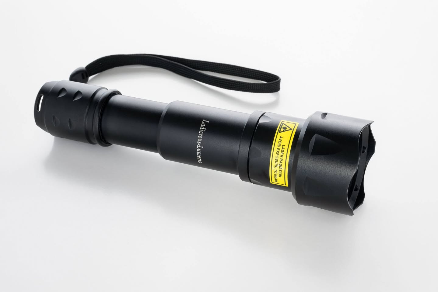 هذا مصباح يدوي يعمل بالأشعة تحت الحمراء بالليزر (IR VCSEL Laser IR Torch) من Ludicrous-Lumens. 
يستخدم تقنية ليزر VCSEL.
متوفر بنماذج مختلفة مثل 850 نانومتر أو 940 نانومتر.
يتميز بأداء مكثف وفعال مقارنة بمصابيح الأشعة تحت الحمراء القائمة على LED.
يحتوي على مخفت دوار ومؤشر LED.


**إذا كنت صاحب هذا الإعلان وتريد حذفه لأي سبب، رجاءا أرسل رسالة إلى الدعم الفني**