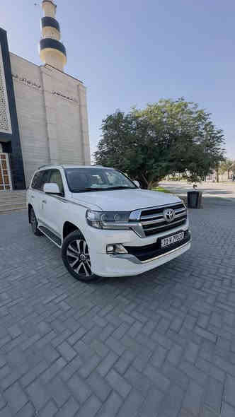 السلام عليكم ورحمه الله وبركاته
للبيع فقط تيوتا لاند كروز موديل2019 

GXR اصل

لون ابيض 

رقم بغداد  بأسمي ارقام وهزه وسنويه  وفحص كلها جديد 

مواصفاتها بصمه دخول بصمه تشغيل تحكمات ستيرن كروز سرعه شاشه جبيره كاميرا خلفيه 

كراسي جلد نضافه الجلد 100٪ 100 

كراسي كهرباء 

دبل ماوس فور ويل 

زراك لايت امامي 

8 ايرباك 

7 راكب 

3 قطع تبريد

صدر السياره بلادي ممفتوح

كير مكينه بلاديه ممفتوحات

ماشية 19 الف كيلو متر

جاهزه مناقصها شي 

بالخير على الي يشتريها

عنوان السياره . كربلاء 

سعر السياره.610$ مجال للشراي 

رقم الهاتف........***********
