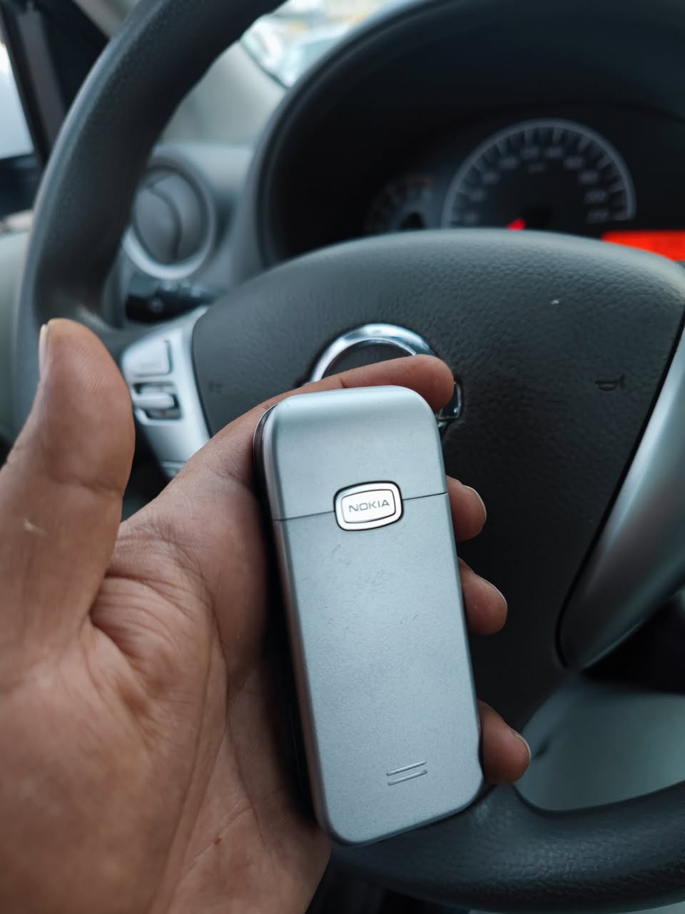 للبيع نوكيا اصلي انيق كفر وبطاريه اصليه مكاني البصره يوجد توصيل للمحافظات 
***********
***********
