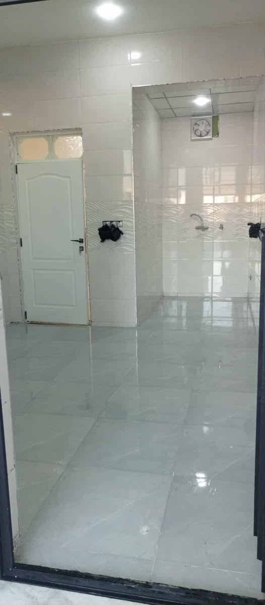 بيت للبيع 
في حي الضباط الرابعه 
المساحه 150متر 
على ساحه 
البيت مكون من 4غرف نوم 
السعر 175مليون 
مكتب عزت للعقار شارع 60قرب جامع التقوى مقابل المول الجديد في حي التأميم 
هاتف 
***********
***********
