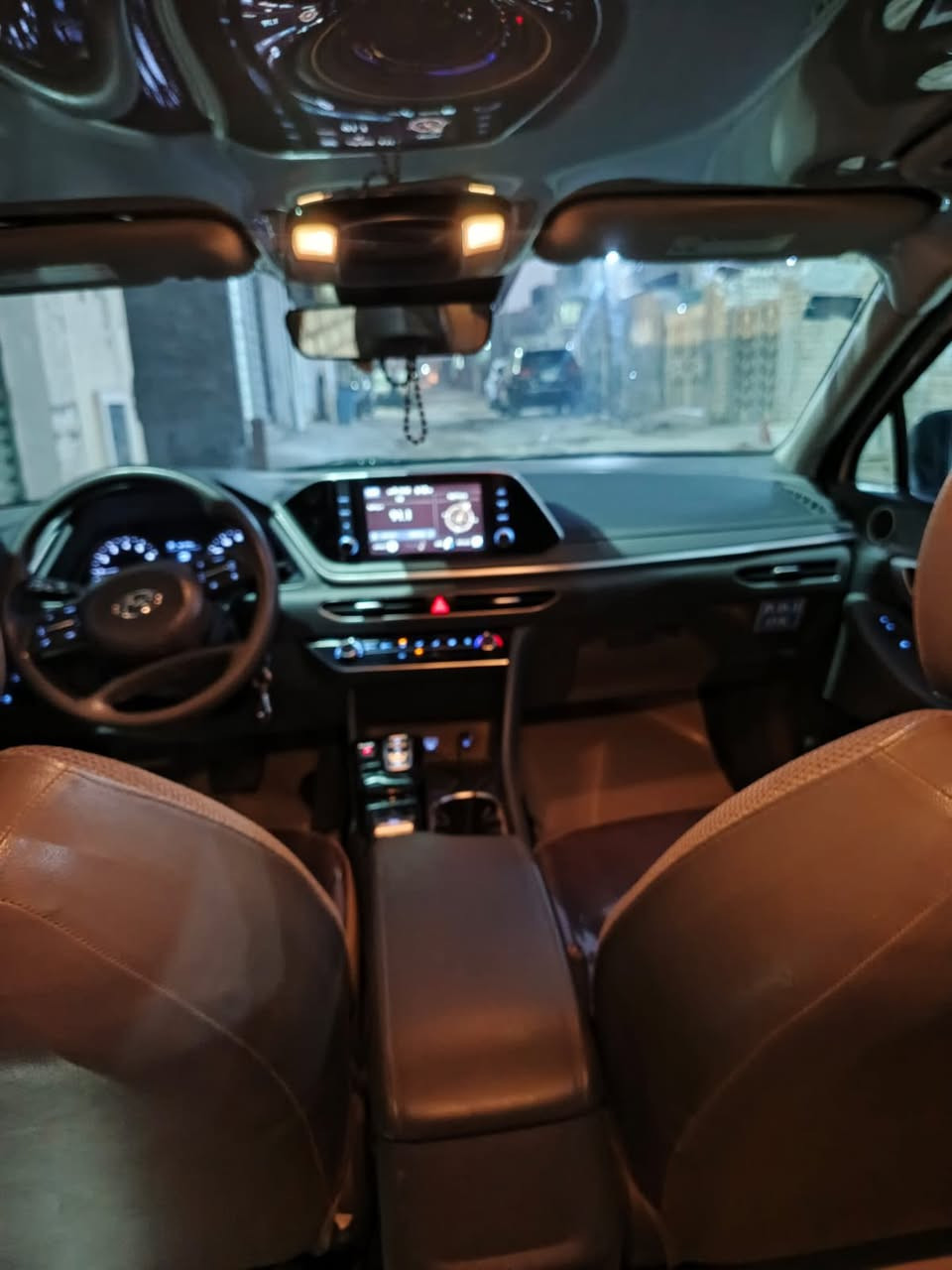 السلام عليكم
‏سوناتا ابيض للبيع 

مديل 2021

السعر150 $ بيها مجال 

المحرك 2500 تنفس طبيعي

مواصفات :

گير دكم

رادارات امامية 

نقطة عمياء 

قيادة ذاتية 

كروس مثبت سرعة 

شاشة كبيرة 

هند بريك كهربائي

لد امامي وخلفي

4 انضمة قيادة 

تحديد مسار

مانع انزلاق

اوتو هولد  

وارد كندي حادثها بنيد مدل نفس الون بلادي وجاملغ الأيسر مبدل بلادي بس مصبوغ وبيها بارد بالجاملغ الخلفي بلهلال الاستفسار ***********
