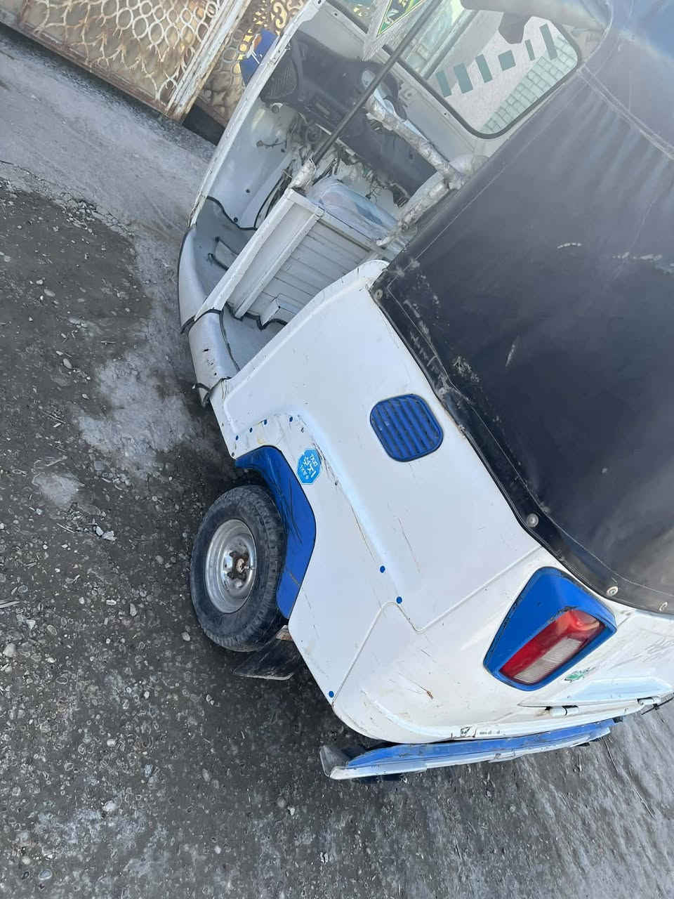 السلام عليكم تكتك بياجو موديل 20 شهر 11 رقم  وسنويه تكتك مابيه لا ضربه ولا صبغ سعر 2700 وبيها مجال مكان الشعب الجمعيات رقم هاتف ***********
