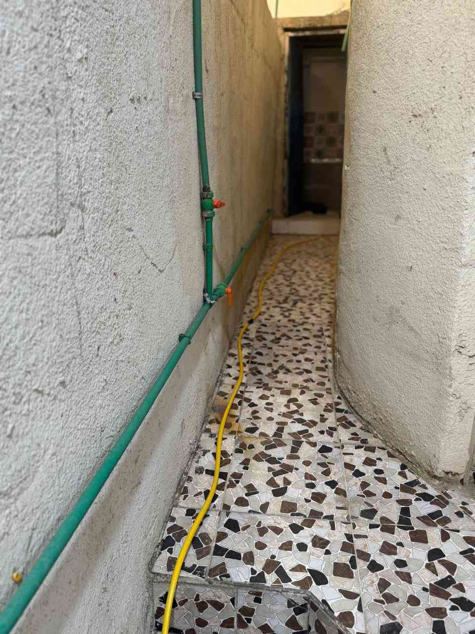 بيت للبيع 

المكصب   

مساحة البيت. ٢٧٥

زراعي 

  غرفتين. ديوان.   مطبخ حار بارد.   حديقة.  كراج 

صحيات 

السقف كونكريت 

ماء كهرباء 

البيت كامل سراميك.  مجاري. وكلشي 

الشراي يتصل.  

***********
