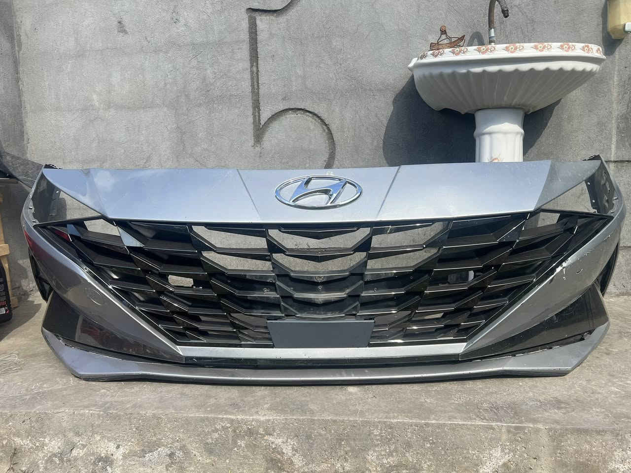 للبيع كاملة مقفلة ماعدى هاي طخة بيها
***********
