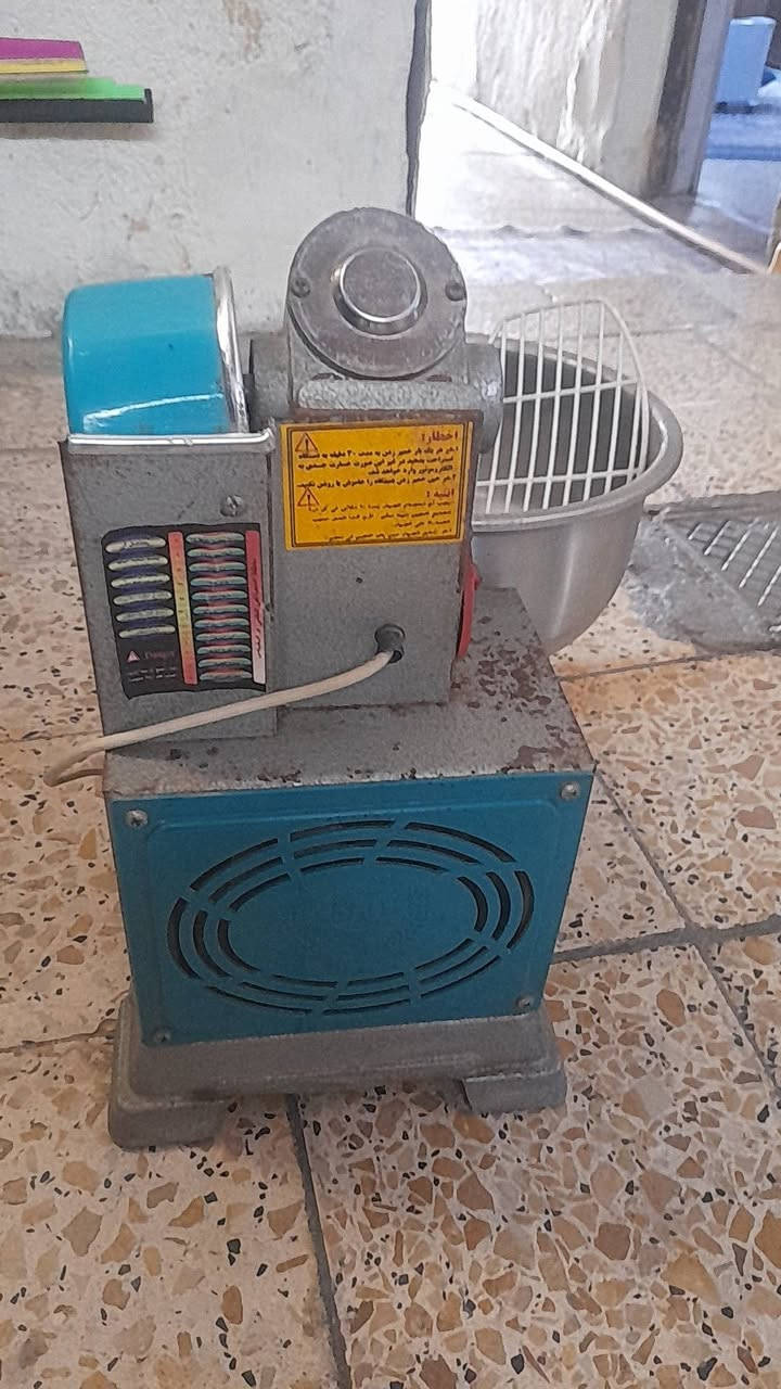 سلام عليكم عجانة ب 125وبيهة مجال سماور 30كلهن شغالات عجانة كهربائية اوربية جانت مظمومة للبيع ***********
