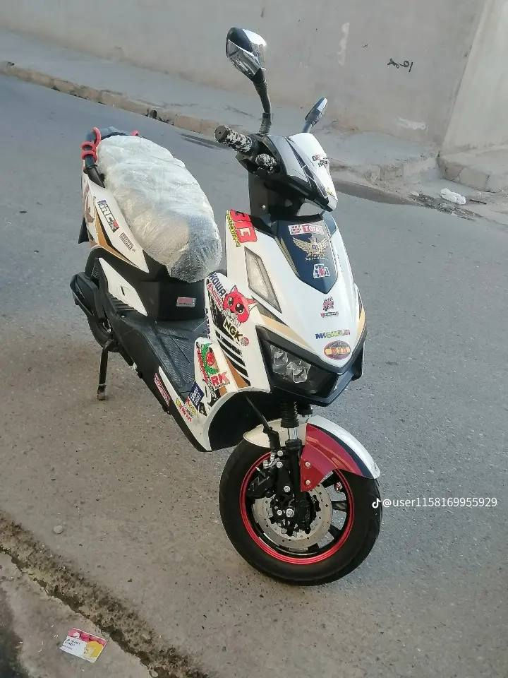 السلام عليكم دراجة شحن سكنس نظيفه حيل ملف 1800بطاريات 6كبار 72فولت نظام رجوع بك Rللوراء خلاط اشاير هورن بلوتوث كلو كلو شغال شرط السعر750الف وبيها مجال للطيبين إذا أكو مراوس أني اشتري وإذا أكو معارضة أني أعارض أي دراجة أني أعارض بيها الريان التايلج وهذا رقمي *********** وهذا الاسيا ***********العنوان موصل حي السماح
