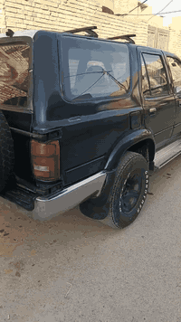 تيوتا لاندكروزر موديل 92 السيارة جاهزة من كلشي نقص بس تبريد كير ومكينه مكفولات المكينه فيفتي 3000  تخم تاير شاده قبل اربع ايام   سنويه بسمي  نافذة لقاية 31 تحويل  ثاني يوم داخله هزه قبل شهر العنوان واسط مركز المدينة السعر 40 وبي مجال حق الجيه للاستفسار الاتصال ***********
