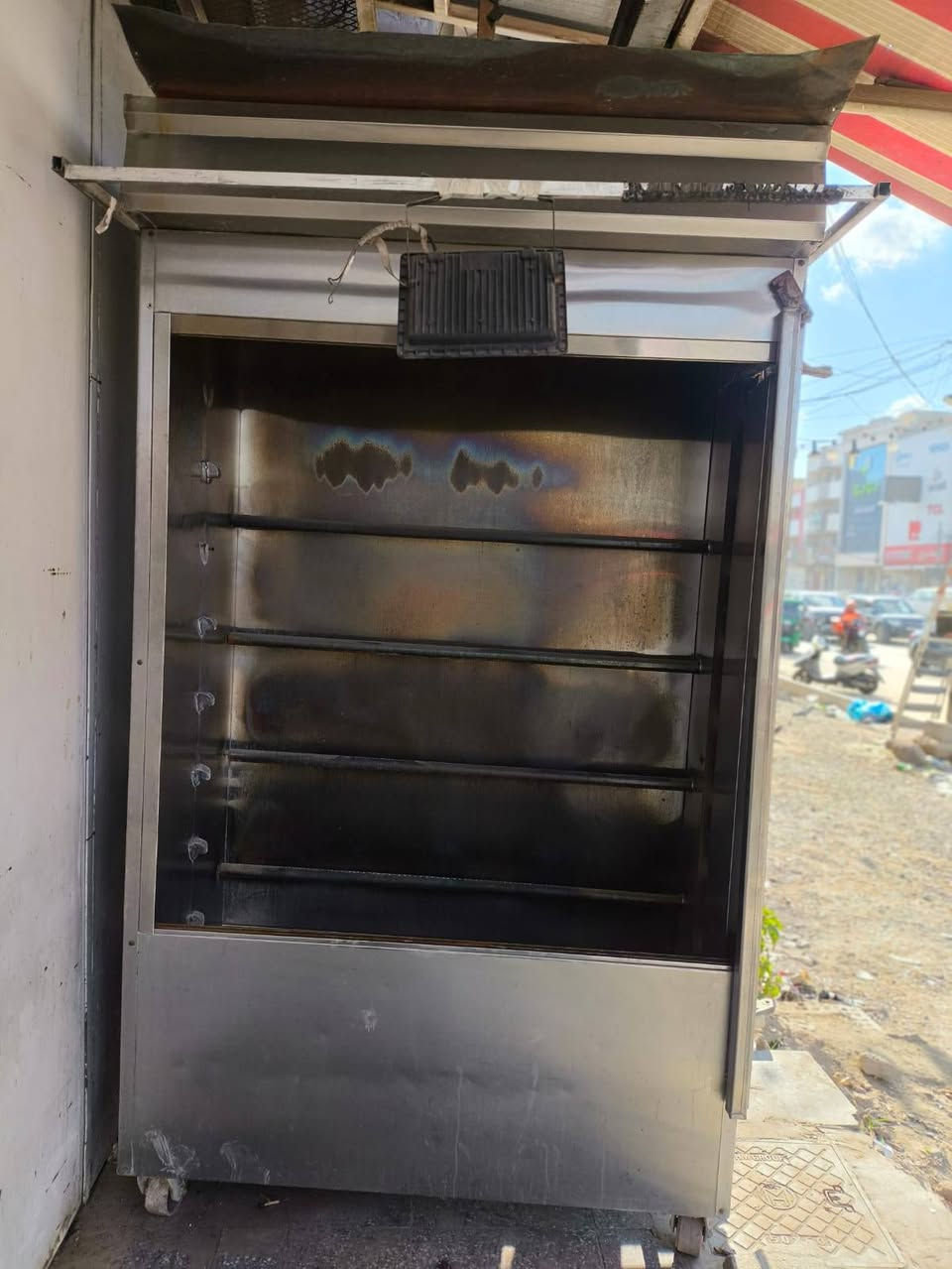 شوايه كامله للبيع نضيفه 8 اشياش السعر 350 وبيها مجال بسيط
عنواني بغداد حي القاهره 
***********
وات ساب 
ماسنجر متواجد
