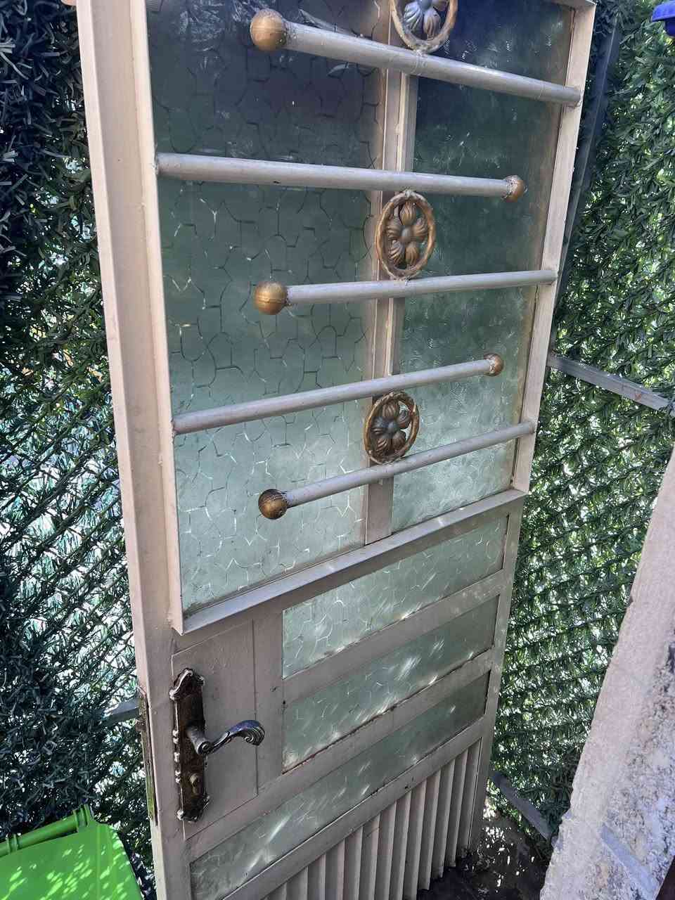 شباك ربط باب ٣ م ارتفاع ١٨٠  جرجوبت الباب فقط يرادله تطواله متر لن بيه اخياس وكصيناه السعر ١٢٥ الستفسار ع ***********
