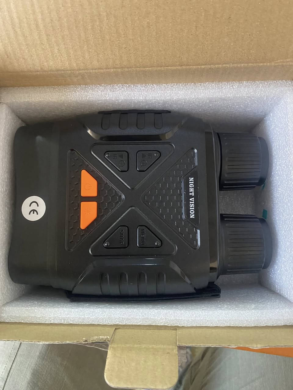 منظار ليلي
هذا الجهاز هو منظار رؤية ليلية رقمي، ويشار إليه في دليل المستخدم بالرقم 328. 
يستخدم تقنية الأشعة تحت الحمراء للتصوير في الظلام.
يتميز بوجود شاشة عرض مدمجة لرؤية المشاهد مباشرة.
غالباً ما يدعم التقريب الرقمي لتكبير الأهداف البعيدة.
يأتي مع ملحقات مثل حزام للرقبة وشاحن.


**إذا كنت صاحب هذا الإعلان وتريد حذفه لأي سبب، رجاءا أرسل رسالة إلى الدعم الفني**