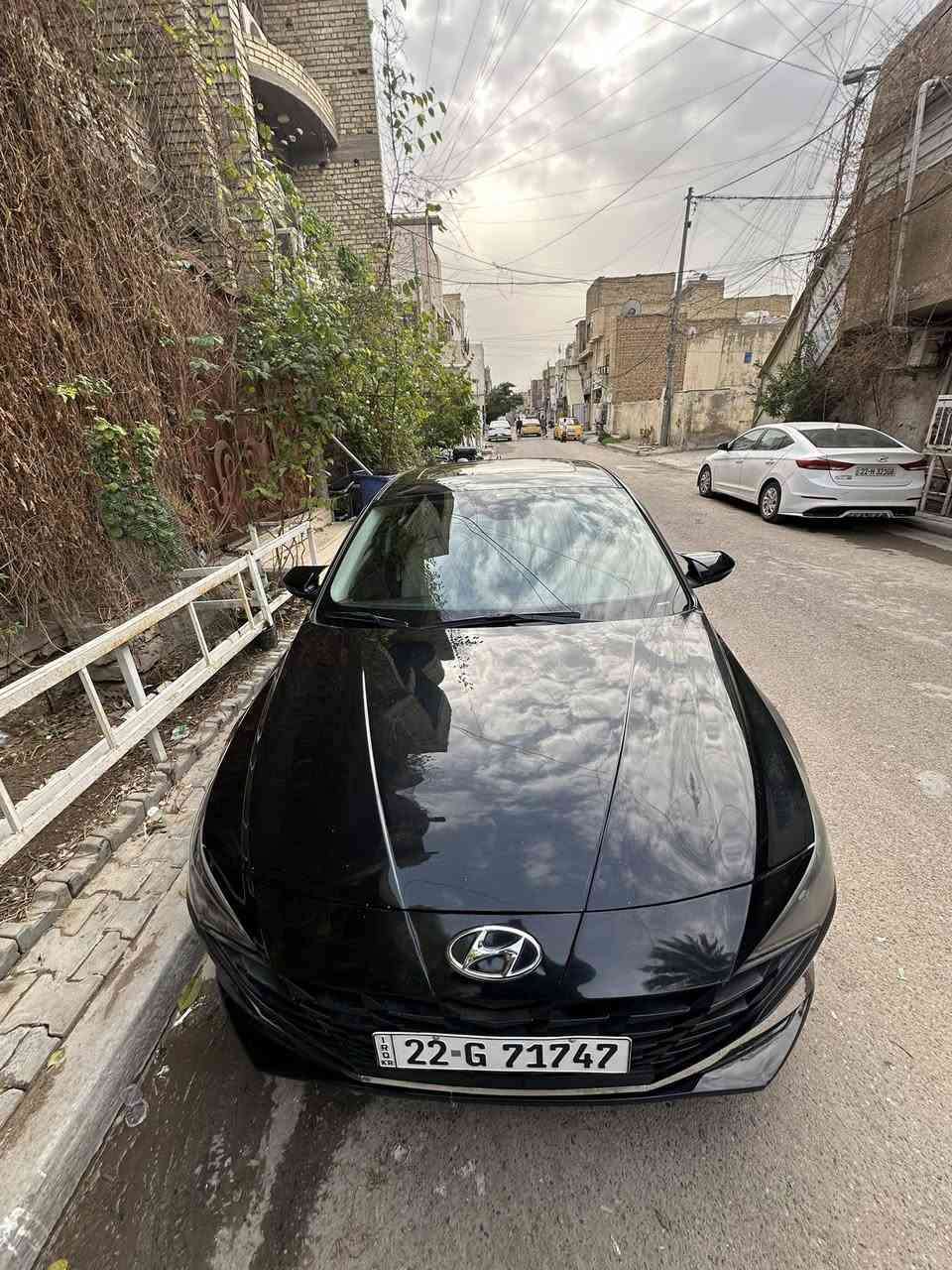 سلام عليكم  
هونداي لانتره ٢٠٢١ امريكي لمتت فووول لاخير   بدون داخل بدون ايرباك  كير و محرك مكفولات محرك ٢٠٠٠  تنفس طبيعي. و بيه منضومه غار بعده ب ضمان و تمشيك ب ٥٠٠ سياره ماشيه قرابه ٧٠ الف م
كيلو ب خارجي. 
موصفات 
بصمه تشغيل +بصمه دخول 
اشاره ترحيب 
فتحه  سلايت 
كشنات جاد  و داخل مميز لونين 
تحكات ستيرا 
رادار امامي خلفي و جوانب يعني ٣٦٠ درجه 
مانع تصادم 
كامره خلفيه قلابه 
ثلاث انضمه قياده 
تثبيت سرعه 
اشاير ب مري 
مري حساس 
 سياره رقمه اربيل بسمي. تحويل اي وقت يعجبك 
حادث سياره ناشره  ب صور و هناء نصبغ باب سايق  بيه هسه شخط بسيط ب باب يعني سياره بيه صفحه و بنيد. 
مكان سياره بغداد الكرخ  الحريه 
سعر سياره ١٣٥$ و بيه مجال بسيط كلش 
رقم /***********
