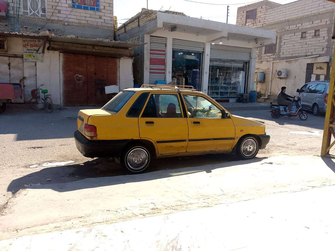 السلام عليكم سايبه موديل 13 مصفره من كلشي سعر 20 وبيهه مجال مداور ثاني يوم تفاصيل تصال ع رقم ***********
