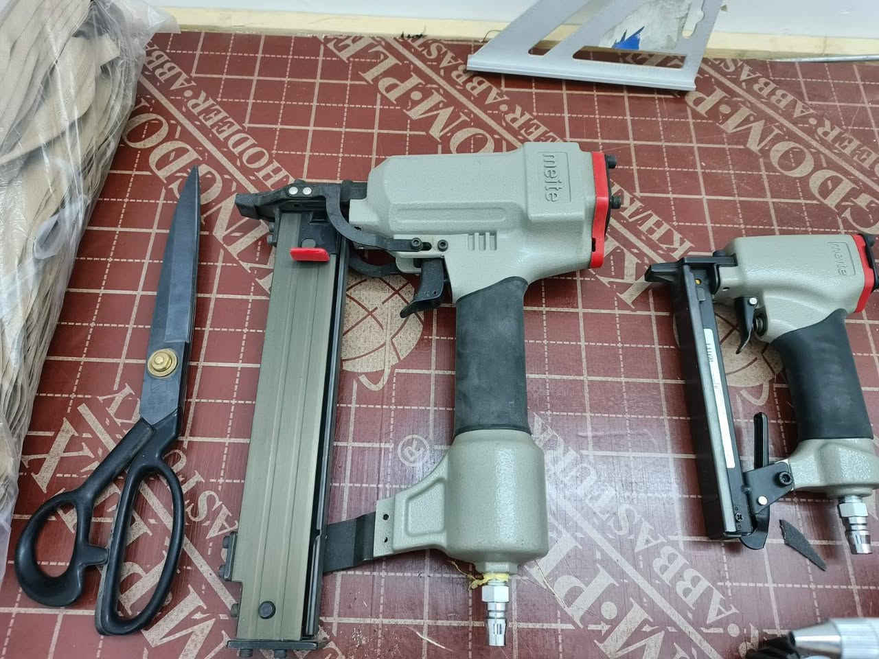 ادوات دوشمه كامله للبيع تاخذهه كبل تفتح محل تصليح بسعر 700 وبيهه مجال بسيط للاستفسار واتساب ***********
