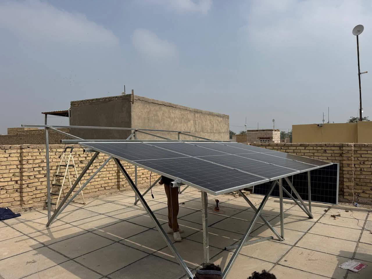 ⚡ بعدك تعاني من انقطاع الكهرباء وكلفة المولدات؟

الحل صار أسهل مع الطاقة الشمسية ☀️

تمّ تجهيز وتنصيب منظومة طاقة شمسية بقدرة 16 أمبير ليلي نهاري في بيت علي القريشي 

🔹 انفيرتر Deye بقدرة 6KW – ضمان 5 سنوات
🔹 بطارية SVolt بسعة 16.64KW
🔹 ألواح LONGi عدد 8 بقدرة 615W – ضمان 15 سنة

✔️ تشغيل مستمر ليل ونهار
✔️ توفير كبير في مصروف المولدات
✔️ طاقة نظيفة واستقرار بالكهرباء

📞 لا تنتظر بعد… احجز منظومتك الآن
وخلي الشمس تشتغل ببيتك طول اليوم ☀️⚡

📩 راسلنا خاص أو اتصل بينا لمعرفة التفاصيل النور لمشاريع الطاقة الشمسية  

م مهند الشمري للاستفسار ***********
