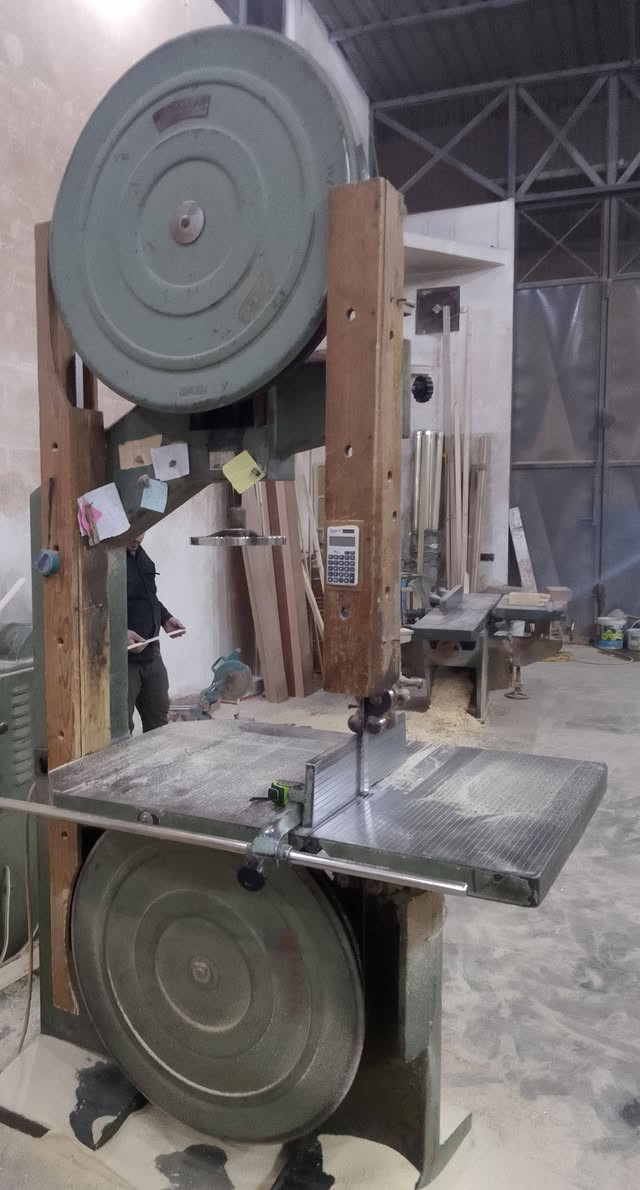 منشار حجم 800 سوري متانه عاليه خلي من اي عيوب سعره مليون وبي مجال النجف الاشرف ***********
