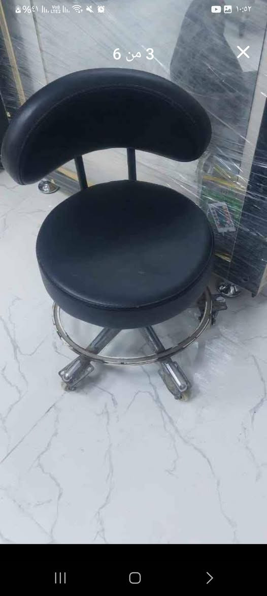 السلام عليكم اغراض صالون للبيع كراسي عدد 2ستولات 2عربانه  حلاقه عدد2   +  جربايه استخدام شهر ( بغدادالعبيدي) للتواصل *********** /***********
